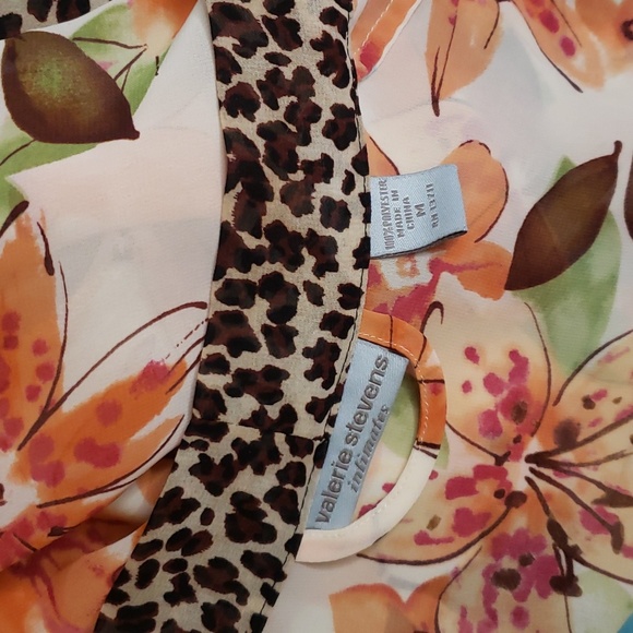 Leppard and Floral Print Robe. Valerie Steven's Intimates M. - Picture 4 of 4